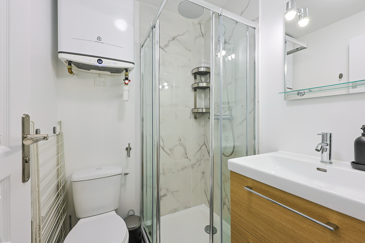 5 Rue des Bouviers, 95800 Cergy, France-33