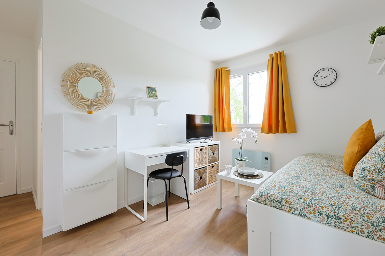 5 Rue des Bouviers, 95800 Cergy, France-80